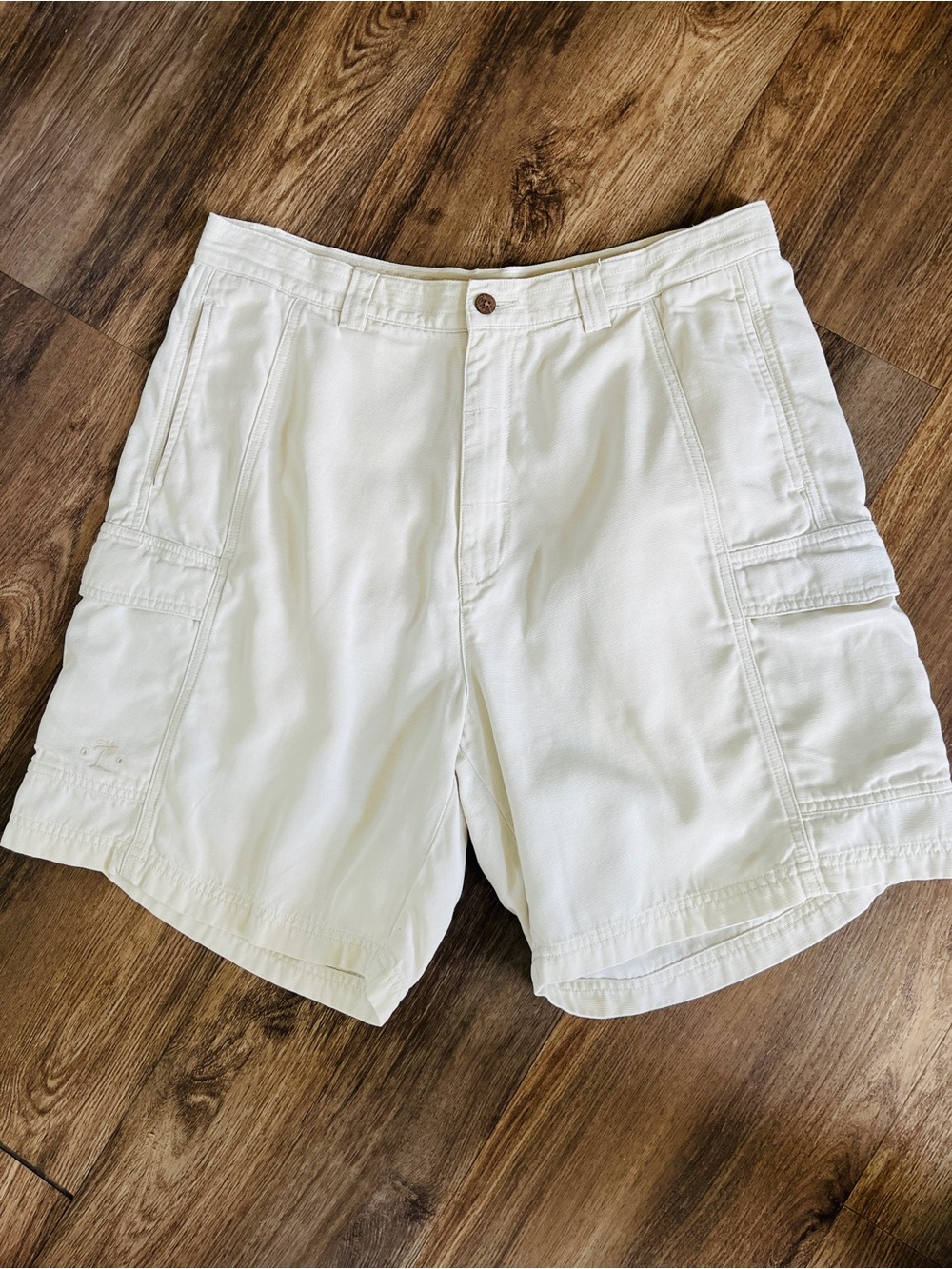 Tommy Bahama Relax Men’s Flat Front Cargo Shorts Cream Ivory Sz 35
